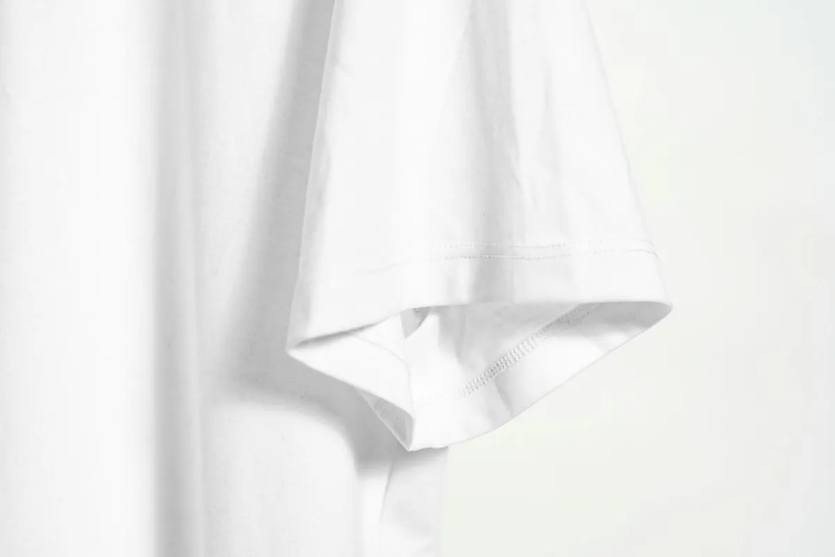 T-shirt blanc en coton suspendu